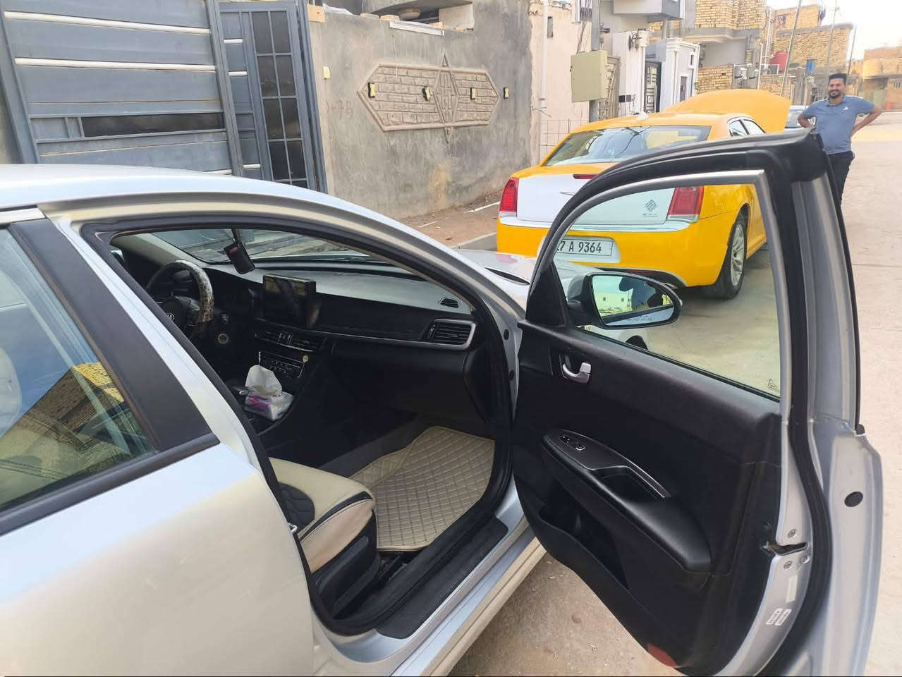 🚗 للبيع: كيا أوبتيما 2017 (وارد أمريكي) - نظافة واستخدام شخصي 🚗
السلام عليكم..#أنا مكلف بالنشر#
للبيع سيارة كيا أوبتيما موديل 2017، السيارة نظيفة جداً وشغلة جناي (استخدام شخصي)، وجاهزة من كلشي:
📌 المواصفات والتفاصيل:
الموديل: 2017.
الحادث: ضربة خشم البنيد فقط (حادث بسيط جداً)، ومصبوغ البنيد صبغ درجة أولى للتوحيد فقط.
السيارة: استخدام شخصي ومحافظ عليها، يعني مو مال معرض ولا شغل.
التحويل: المداور (التحويل) ثاني يوم مباشرةً، يعني أوراقها كاملة وجاهزة.
المميزات: شاشة أندرويد كبيرة، تحكم ستيرين، كاميرا، داخلية لونين، السيارة جاهزة من ناحية صدر ومحرك وتخم تاير.
💰 السعر: 142 ورقة (14,200$) وبيها مجال قليل جداً للشراي الطيب.
⚠️ تنبيه: إخواني أنا مكلف بالنشر فقط، لا تراسلوني على الخاص لأن ما عندي باقي التفاصيل.
للاستفسار والشراء، يرجى الاتصال بصاحب السيارة مباشرة:
📞 رقم الهاتف: [‏‪0783 000 7975‬‏]
