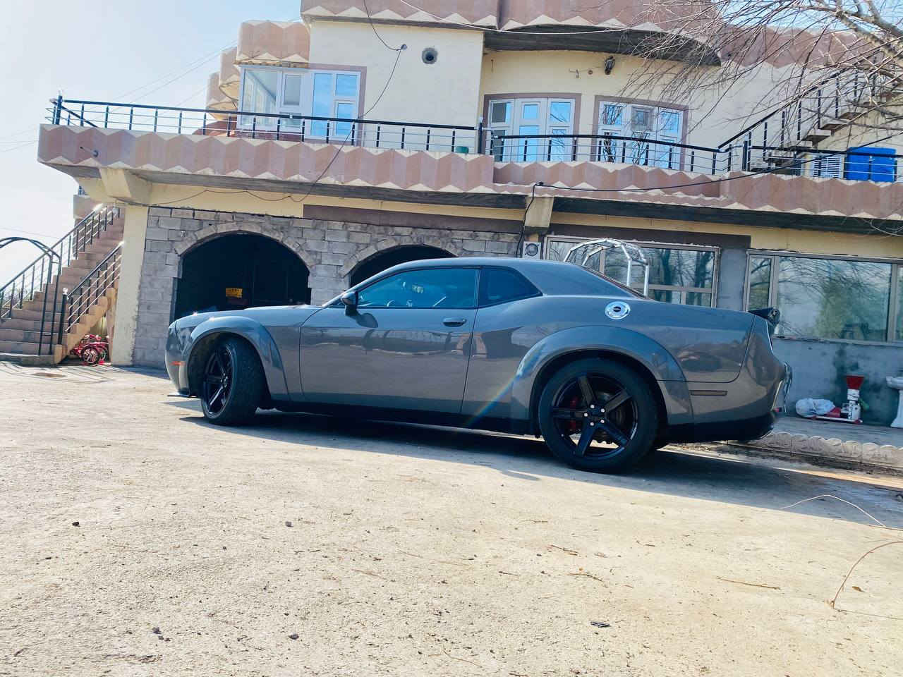 دۆج چاڵنجەر sxt مۆدیل ٢٠١٦ساقە نە موسە نە براوەکامل بۆیاخی دوبەیە لەسەر ساقی بۆجوانی بۆیاخ کراوەتەوە کراوە بە چیمەن توی سەیارەکە نمونەیە لەجوانی کامل حەمام و پۆڵش کراوە پیش و دوای کەپسە بۆ یەک دینار مەسرەف مەگەری یەک خەلالی بجوک بدۆزەرەوە یەک گەلا بشکینە لە رەسمەکان جوانتر نەبو مەسرەف جیت کردوە ئەت یەمەوە بەشەرت ئەی فرۆشم لە هەمو شتیکی را ئەبینم سەیارەکە دەبل ئەکسل نییە واتە مەرخوبە تاک ئەکسلە وایت بۆدیم بۆ داناوە
***********

*********** حلبجة, السليمانية
