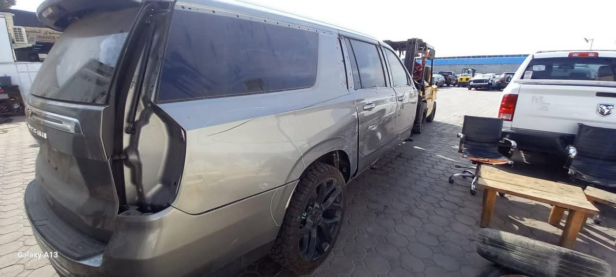 السلام عليكم للبيع شوفر رقم أربيل أجره جاهزه من كلشي ربع متذب عليه ماشيه ٢٠٠ اصل والحادث أمام العين بدون ايرباك ولا دواخل السعر ٣٨ الف دولار وبيه مجال كلش بسيط لشراي غير متواجد ع الفيس رقم الهاتف ***********
