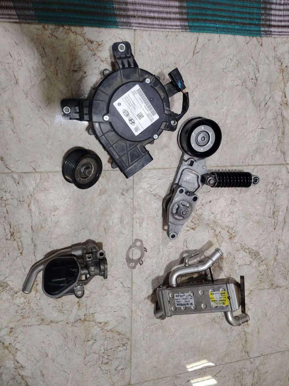 السلام عليكم غراض كيا نيرو هايبرد فان بطارية جديد
ايجيار هوة او ماطور كامل 
رولات تايم كيس كاملة 
***********
