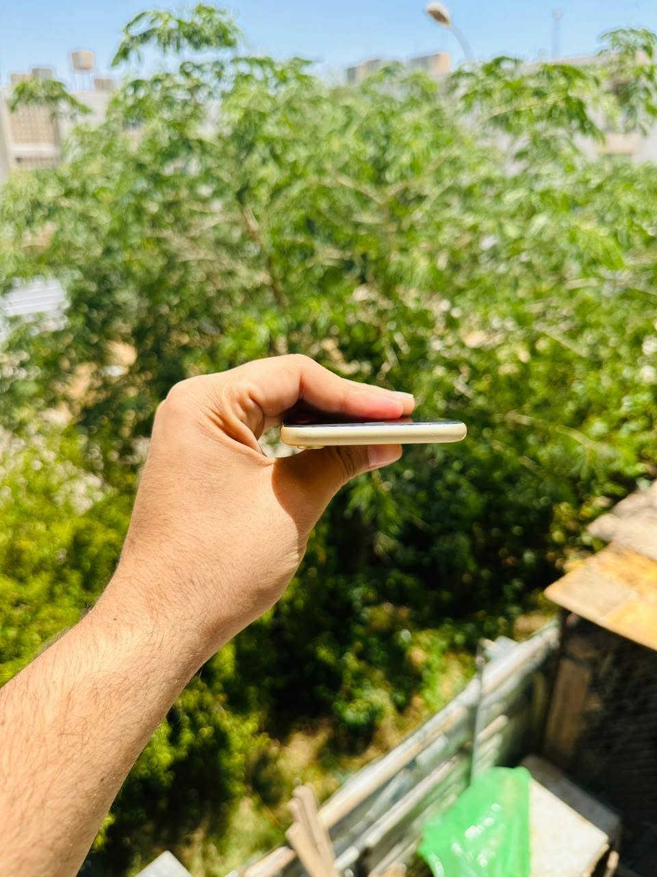 السلام عليكم من رخصة الادمن
متوووفر للبيع
              
📱ايفون XR
💛 لون اصفر 
 💾 ذاكرة 128
🔋 نسبه البطارية 78
📞 تك سيم كارت
فول نضافه شرط مامفتوح ولا بي شخط جهاز كله بلادي

الشراي يتفضل خاص لو تصل ويدلل محضور من تعاليق
‏ ***********
