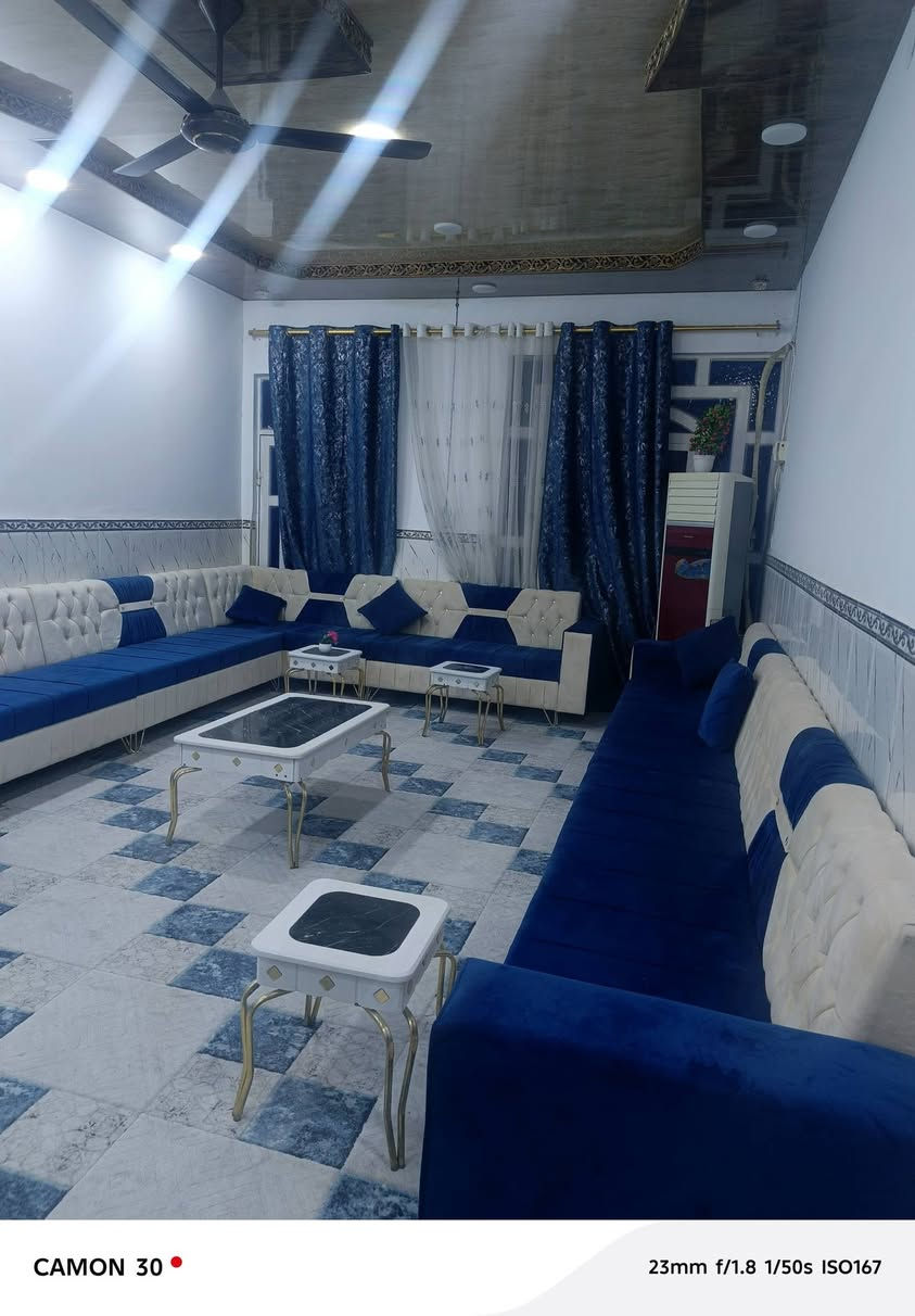 السلام عليكم دار200م 3غرف البيت عكادة نظيف والمنطقه جاي يكملون بيه تبليط السعر140 نجف ال حولي خلف الملعب التواصل***********
