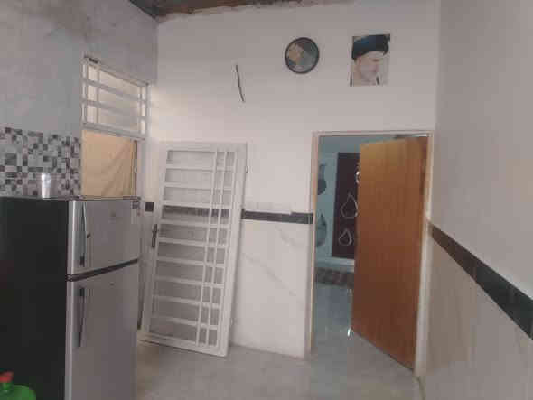 سلام عليكم دار للبيع مساحته ٦٠ متر يحتوي على غرفة وصالة و مطبخ صب فوك والجوه وكونتر يت مسلح  بنيان جديد صارله ٥اشهر في حي ميسان شارع لشيوخ شارع عرضه ١٢ متر ماي وكهرباء سعر ٢٨، رقم ***********
