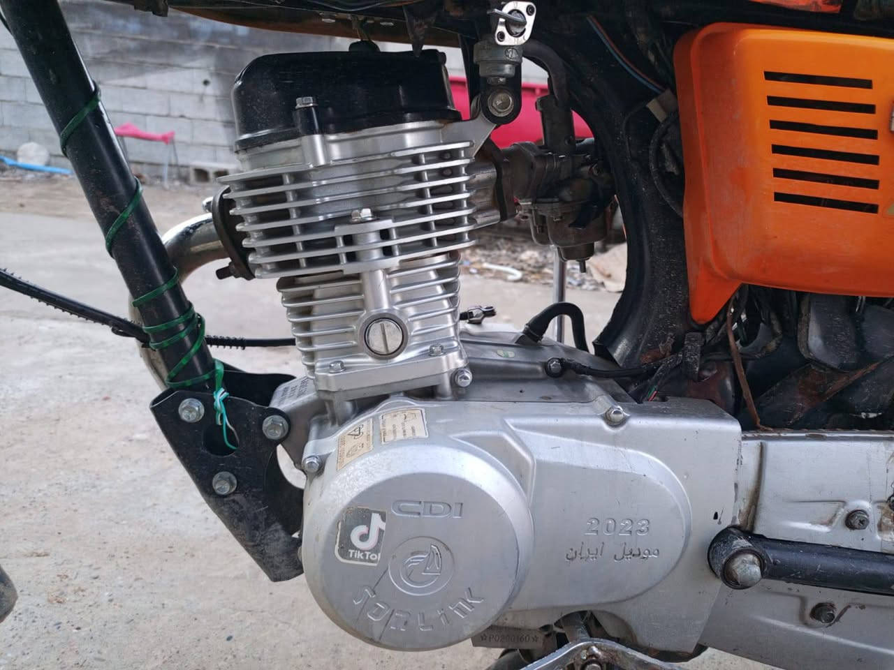 السلام عليكم دراجه للبيع النوع سولنك باب اول وزن ثقيل الدراجه بعدها على وضع الشركه مناقصها برغي واحد شغل وامشي  الموديل 2023الدراجه مال بيت السعر 500وبيها مجال للطيبين رحمه لوالديك مو شراي اعبر المنشور لا تكسر بمال العالم شراي ادخل خاص او اتصل بل رقم ***********
