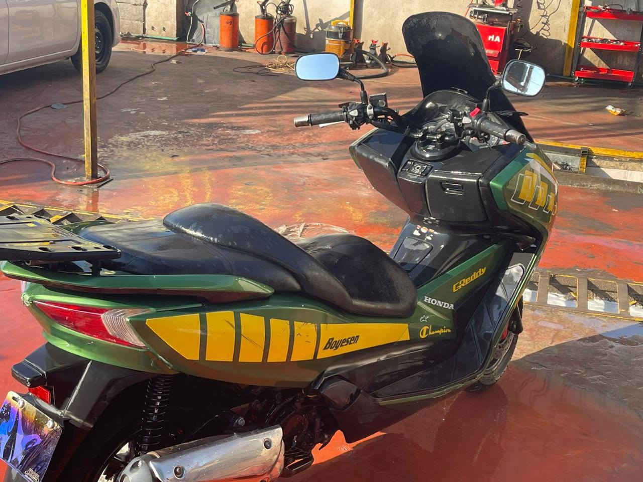 سلام عليكم دراجه فورزه 0/12سويج دراجه كامله مكمله مابيها نقص بيع وا مراوس بوكسر غير دراجه ما اراوس( بوكسر فقط )للاستفسار الااتصال على الرقم ***********
