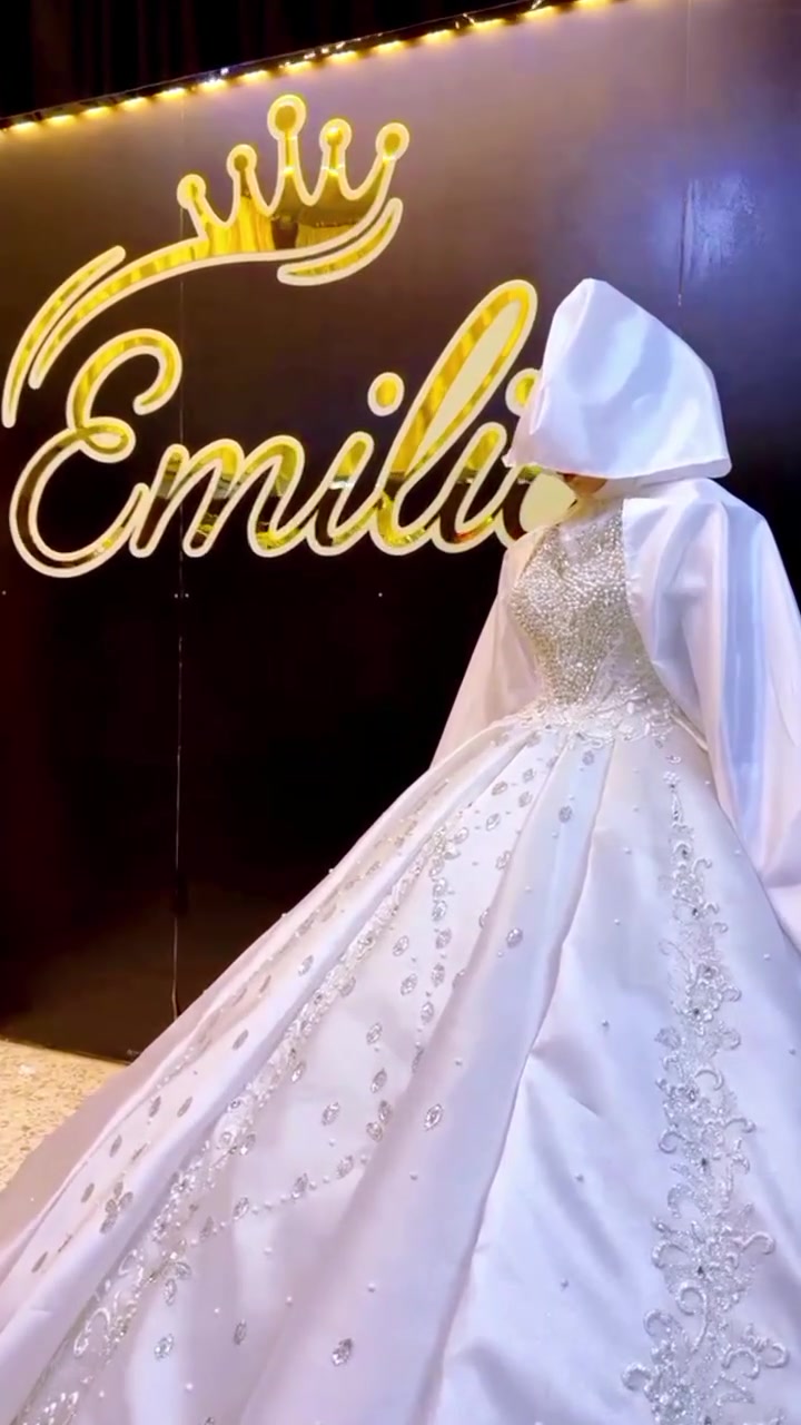 ألف مبارك للعروس الحلوة 🫶🏻
عيدكم ومناسباتكم بتكمل مع بوتيك وصالون إيميليا♥️
للتواصل والاستفسار:0951980366
 #عروس #فستان #فساتين #زفاف #explorepage #viral #عرس


**إذا كنت صاحب هذا الإعلان وتريد حذفه لأي سبب، رجاءا أرسل رسالة إلى الدعم الفني**