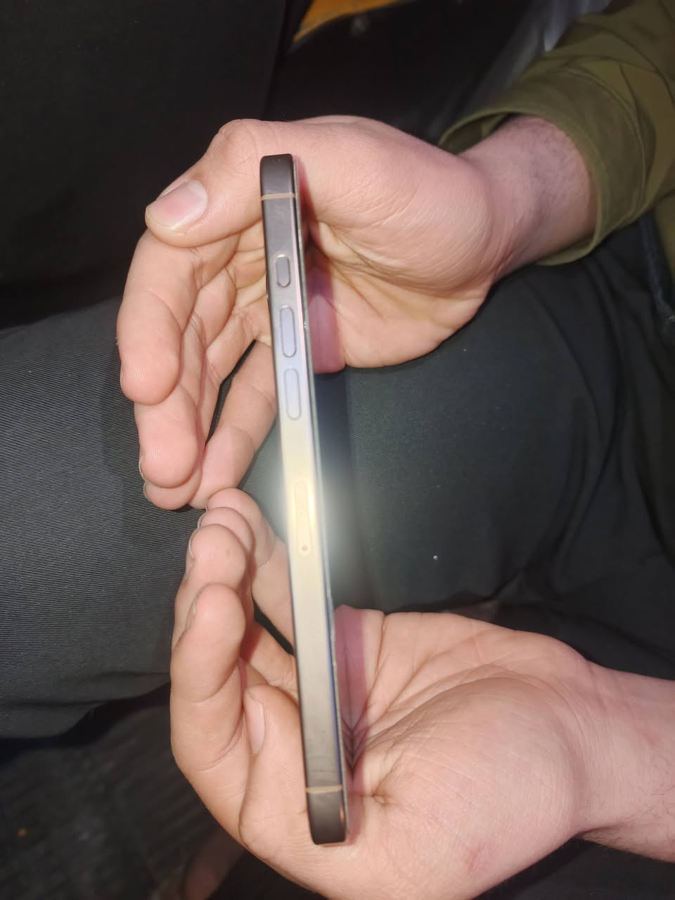 سلام عليكم إيفون 16 برو ماكس بطاريه 100 عدد الدورات 135 جهاز نضيف مكفول نموذج M لون المرغوب جهاز انضف من الصور + الجهاز المكسوره لزكه مو الشاشه و شخط ما بي سعر 1400 بي مجال بسيط حك الجيه و الجهاز ملحقاته كامله رقمي, ***********
