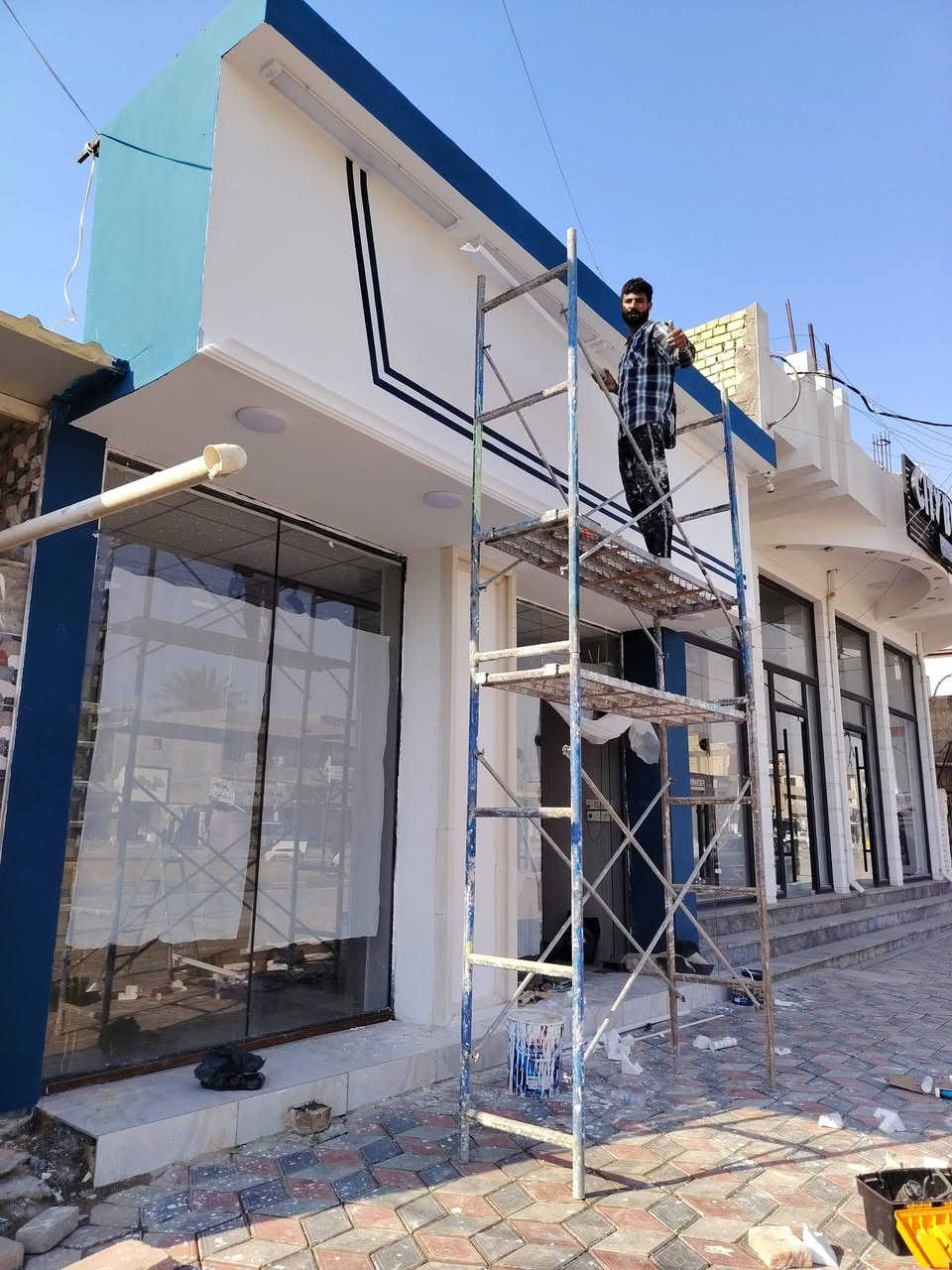 قبل وبعد واجهه محلات انشا الله ينال اعجابكم 
***********
