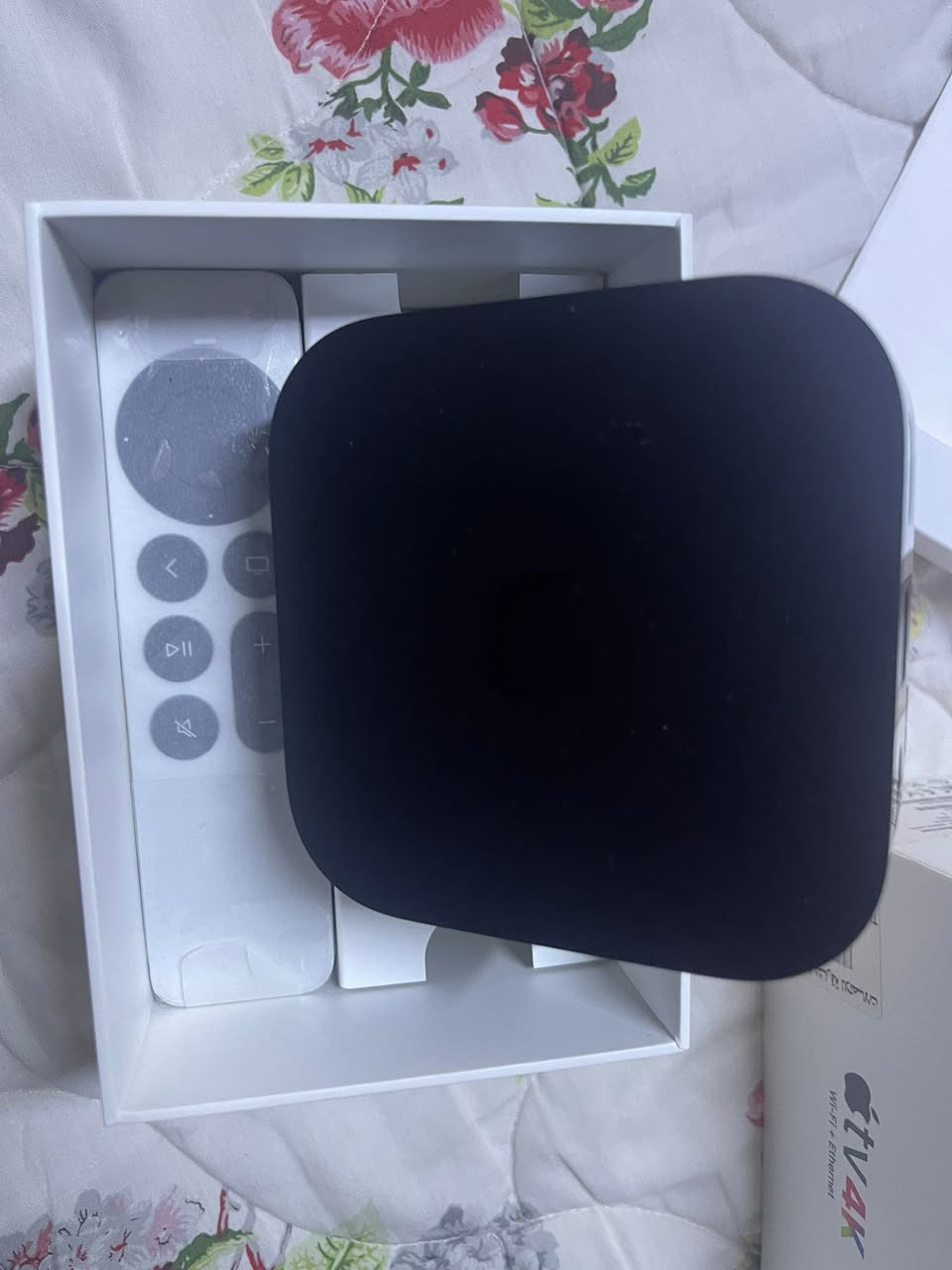 سلام عليكم شباب عندي للبيع جديد غير مستخدم فقط مفتوح الكارتون سعر خاص تحياتي  لجميع
Apple
TV 4K


**إذا كنت صاحب هذا الإعلان وتريد حذفه لأي سبب، رجاءا أرسل رسالة إلى الدعم الفني**
