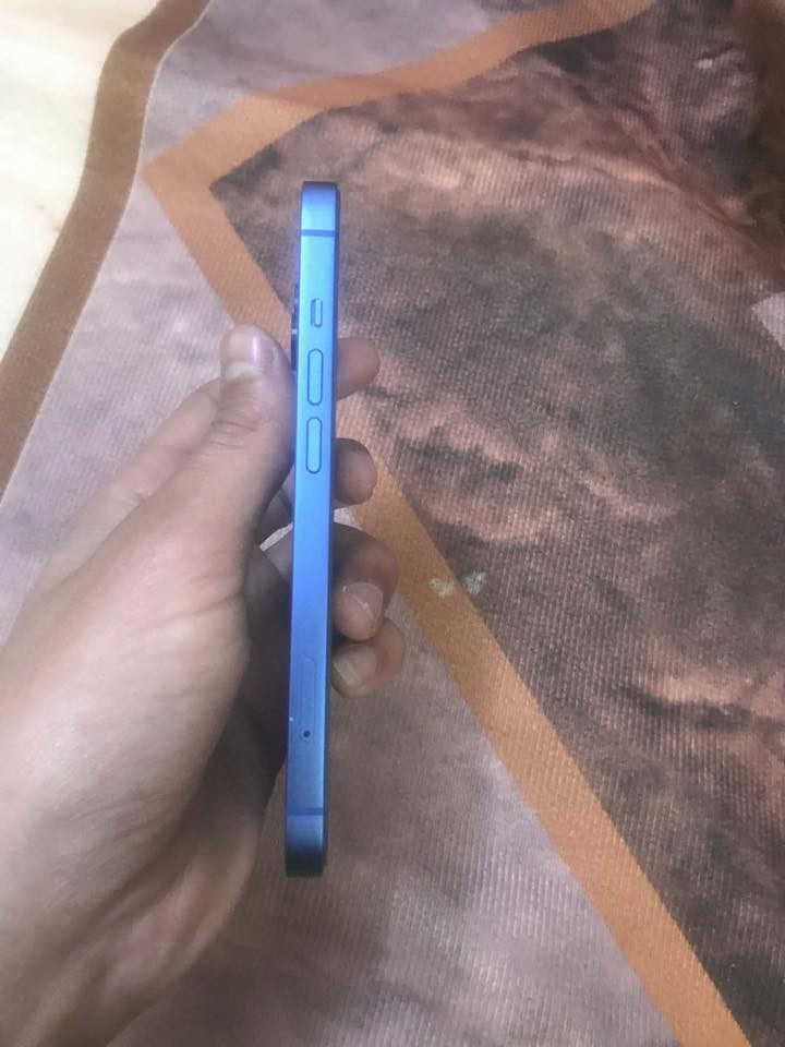 آيفون 13عادي للبيع ما مفتوح شرط بطاريه 86رقم ***********
