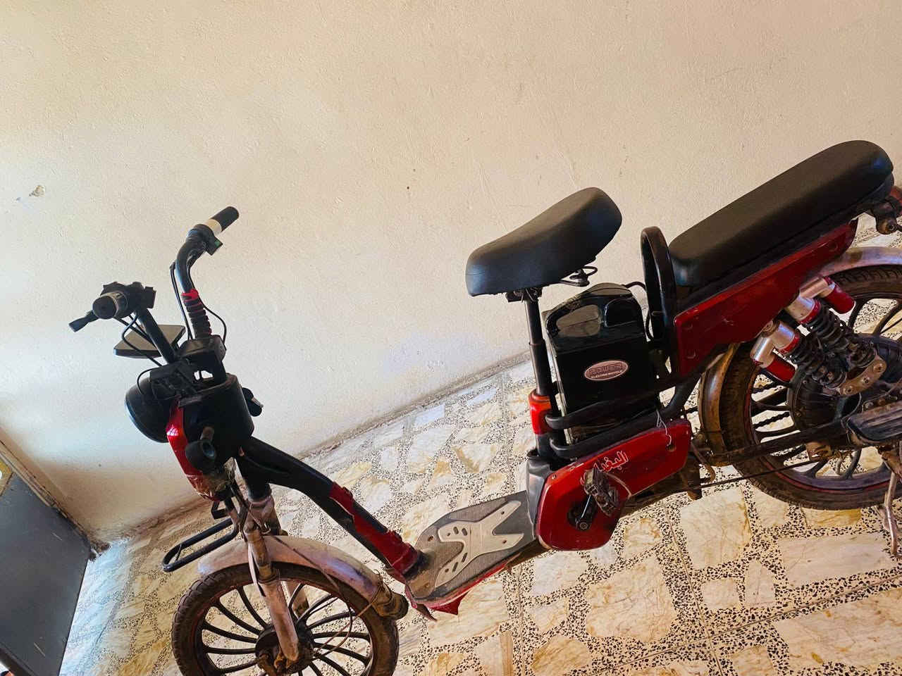 السلام عليكم دراجه شحن للبيع موديل 2025 حجم 20 شاشه جبيره بطاريات جدد كله شغاله
فقط بيها عطل بصيط ما اعرف شنو 
مكاني بغداد بوب الشام 
سعر 80 
رقم الهاتف ***********
