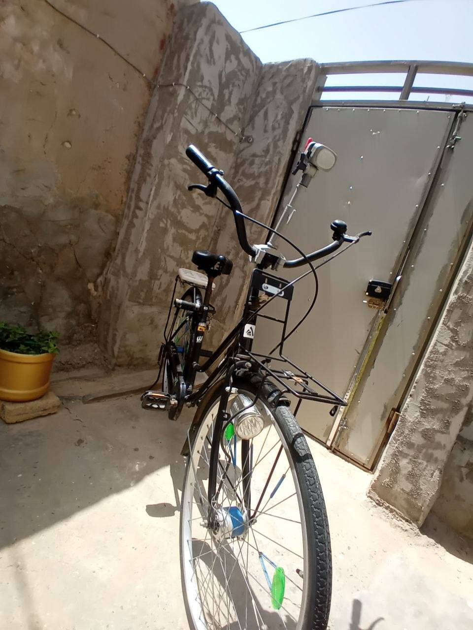 سلام عليكم بايسكل للبيع لون اسود حجم 26 حاويه 
السعر 115 وبي مجال للستفسار *********** او راسلني على المازنجر
