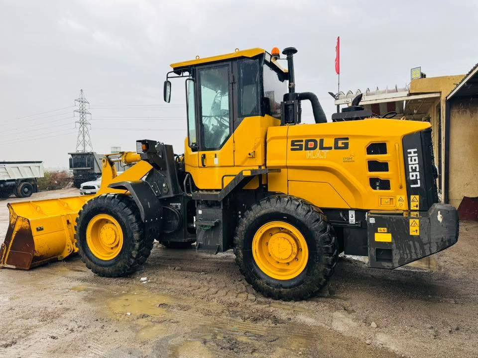 شفل للبيع 
حجم : 36
LG
موديل :24
مكان  ناصريه 
***********
