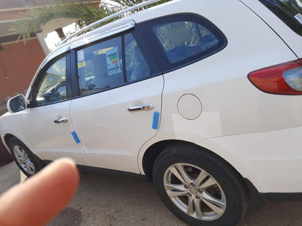 السلام سنتافي 2012 خليجي رقم بغداد باسمي فول موصفات 1/1 محرك 6V 3500 الموصفات بصمه  3 قطع تبريد فتحه كشن كهرباء تبريد بيانو 7 راكب گير مكينة مكفوله 
السعر 165 وبيها مجال 
مكان السيارة ديالى
***********
