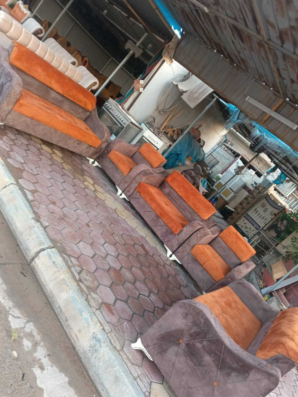 تخم عشر مقاعد مستعمل نضيف السعر 300 ألف العنوان العزيزيه منطقة باب الحاره للمراسلة *********** يوجد واتساب وماسنجر وتوصيل بل الاجره
