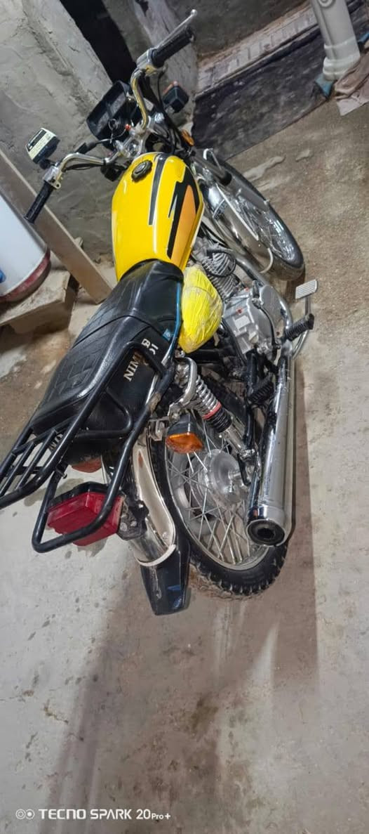 سلام عليكم دراجه لبيع اوراق وكيله كربلاء مداور نفس ليوم مكانه نجف شارع المعمل سعر 650 بيه مجال دراجه مكفوله من كلشي لستفسار رقم *********** موديل 2025
