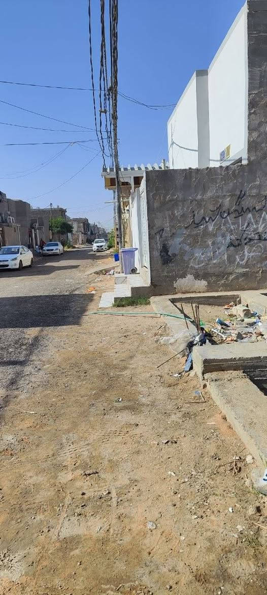 عرصة 100 متر مربع مصبوبة خريطة كاملة مقابيل العسكري للبيع قريبه على شارع الصب عامود 253 قريبة من الشارع
***********
