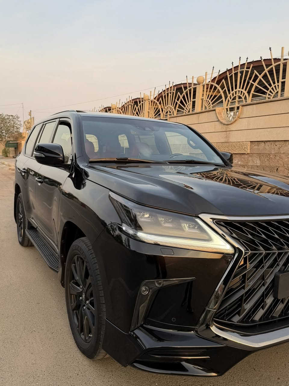 للبيع لكزس 2019 كورو اصل بريم لون اسود
السيارة جديدة كلش
داخل احمر 
ماشية 90الف
رقم بغداد 
مكفولة
مواصفات اللكزس معروفة
مكان السيارة بغداد
كل غراضها كاملة مع التابوت  
للاستفسار ***********
