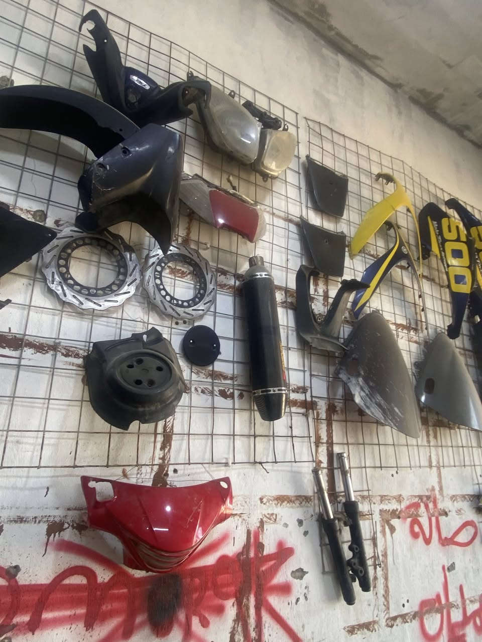 السلام عليكم تفصيخ تيماكس 11شتحتاج موجود وموجودة 11كاملة مفصخة   كرنك  سايز 20   بسعر مناسب ***********
