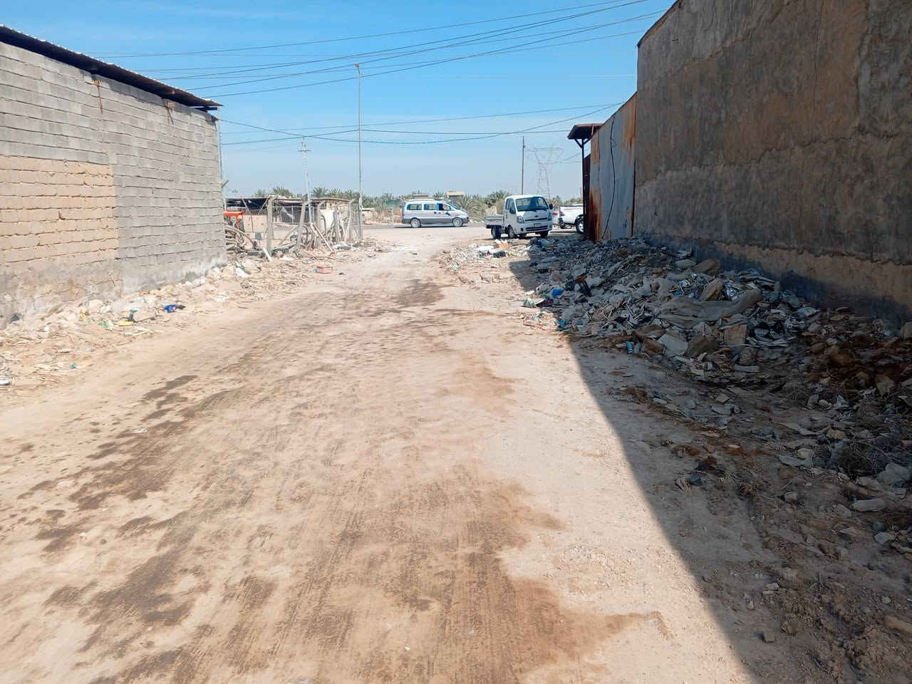 قطعه للبيع بل العلاك تجاري على شارع العام مجاور محطة العلاك مساحه القطعه دونم و200متر خارج محرم الظغط العالي سند 25 طابو زراعي مداور ثاني يوم
السعر مناسب التفاصيل داخل الفيديو 
جميع القطع بل العلاك موجوده الاستفسار 
***********
