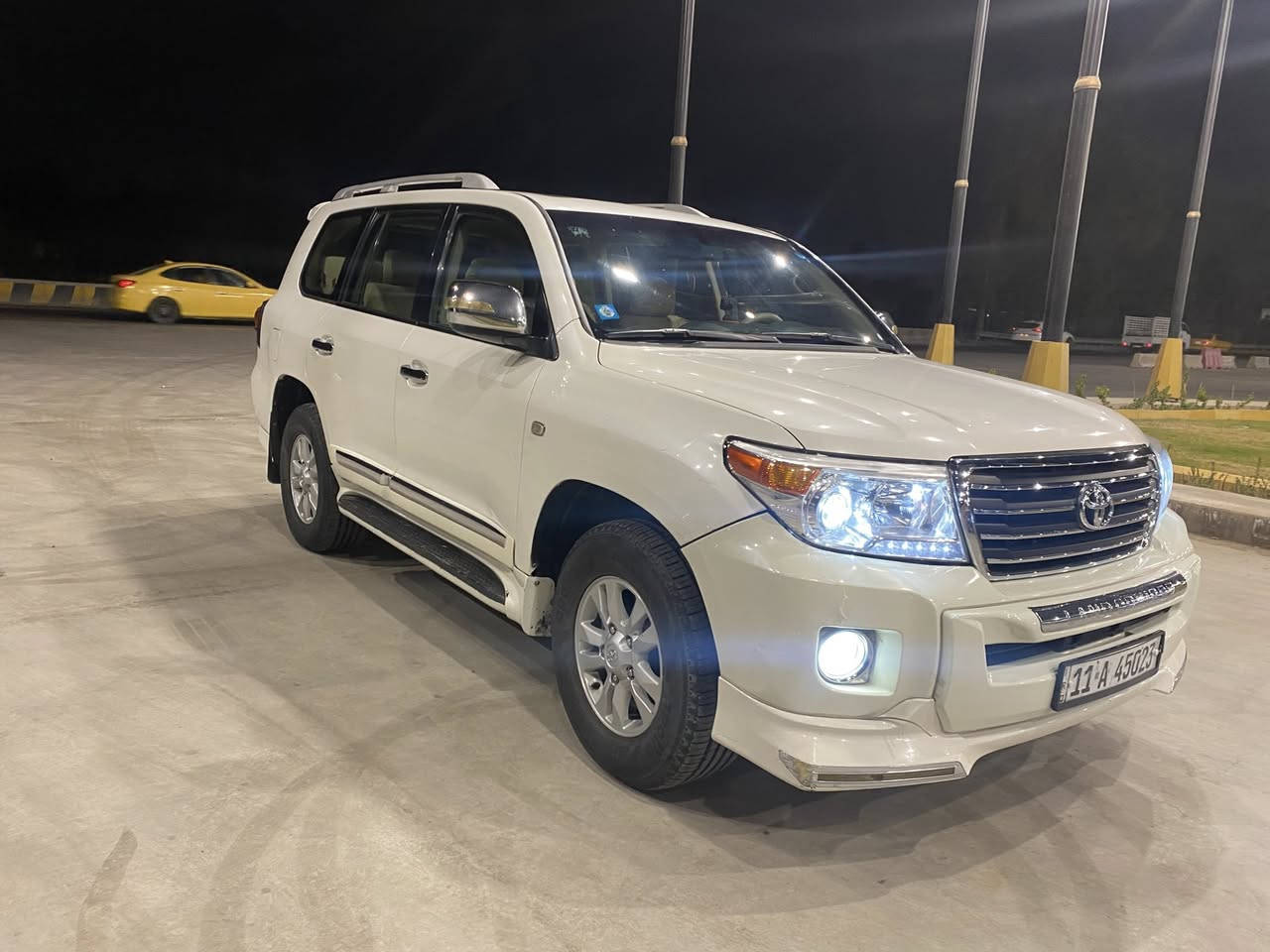 سلام عليكم من رخصت الادمن المحترم لاندكروزر مديل ٩ سونر موجود بدون دواخل 
سياره جاهزه من كلشي كير مكينه صدر تخم تاير تبريد تحويل مباشر 
مكان سياره بغداد شعب 
السعر ٢٦٠ وبي مجال 
***********
