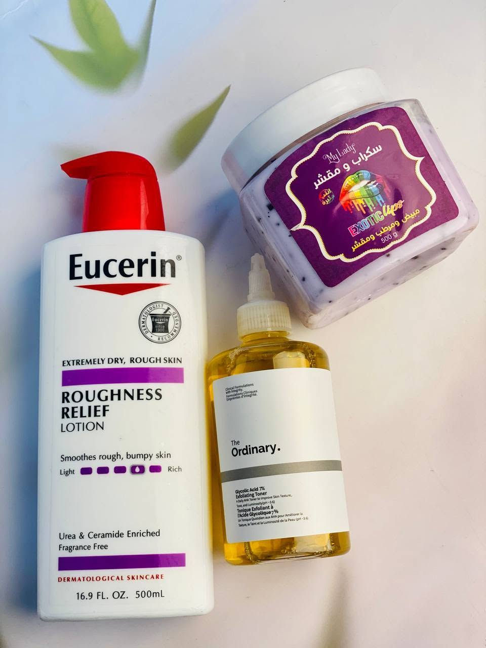 ✨ مجموعة النعومة الفائقة وعلاج جلد الوزة ✨
Ultimate Smooth Skin Kit 🌿
ودعي الحبيبات المزعجة واستمتعي ببشرة ناعمة كالحرير وموحدة اللون مع هذا الروتين المتكامل! 💖
1️⃣ مقشر السكر بالنيلة الزرقاء – Jardin Flamingo 💙
• المفعول: يقشر الجلد الميت بفعالية ويمنحكِ نعومة فورية.
• الفوائد: * يعالج جلد الوزة من الجذور.
• يوحد لون الجسم ويقلل التصبغات.
• يترك ملمس بشرتكِ حريرياً ومنعشاً. 🌸
2️⃣ تونر ذا أورديناري بحمض الجليكوليك 7% ✨
• المفعول: تقشير كيميائي لطيف وفعال.
• الفوائد:
• تفتيح الركب، الأكواع، والمناطق الداكنة.
• تحسين ملمس البشرة وإزالة الحبيبات الحمراء.
• يساعد في تنظيف المسام بعمق لمنع ظهور الشعر تحت الجلد. 🧪
3️⃣ لوشن يوسيرين لتخفيف الخشونة (Roughness Relief) 🧴
• المفعول: ترطيب مكثف يدوم حتى 48 ساعة.
• الفوائد:
• تقشير لطيف للنتوءات بفضل تركيبته الخاصة.
• يقوي حاجز البشرة الطبيعي ويحميها من الجفاف.
• الخيار المثالي للبشرة شديدة الجفاف والخشنة. ✅


**إذا كنت صاحب هذا الإعلان وتريد حذفه لأي سبب، رجاءا أرسل رسالة إلى الدعم الفني**