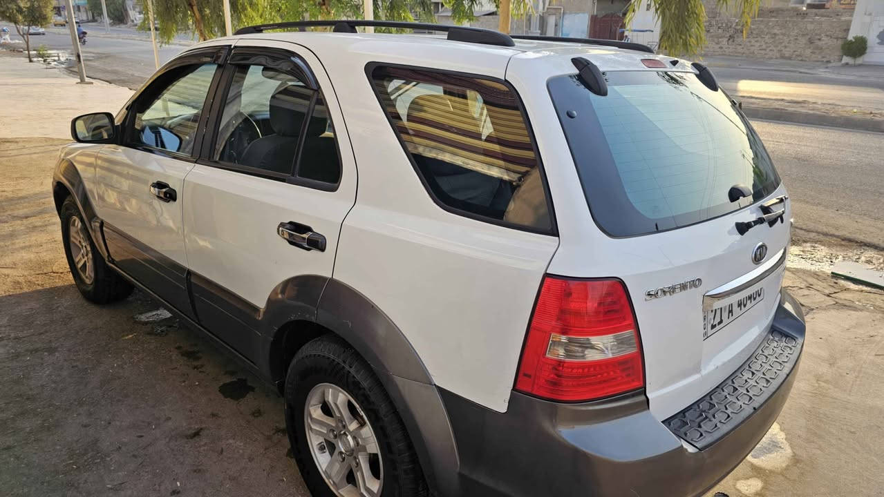 السلام عليكم 
سورنتو 
موديل 2007
صبغ شبر بالبونيد 
الجنطه بيه رصعه 
باقي مفوله 
كير محرك مكفولات
فول موصفات 
تحكم ستيرن 
سنويه 2031 بس شرط التحويل
منظومه غاز حكومي 
تنته طخم تايرات جديد
صدر امامي خلفي جديد
مكان السيارة  كركوك
سعر 105 و بيه مجال
*********** Singapore
