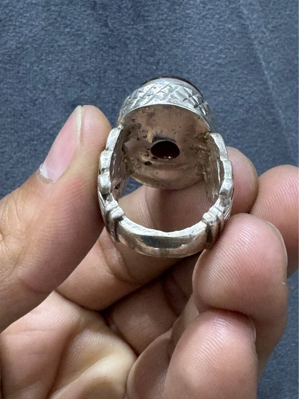 اللهم صل على محمد وال محمد
خاتم عقيق يماني كرزي
مخطوطه / حرز السيد علي القاضي
قطعه في منتهى الجمال 
مصاغ يدوي فضه عيار 925
مقاس الخاتم يلبس 18/19
يوجد توصيل كافة المحافضات البصرة, العراق


**إذا كنت صاحب هذا الإعلان وتريد حذفه لأي سبب، رجاءا أرسل رسالة إلى الدعم الفني**