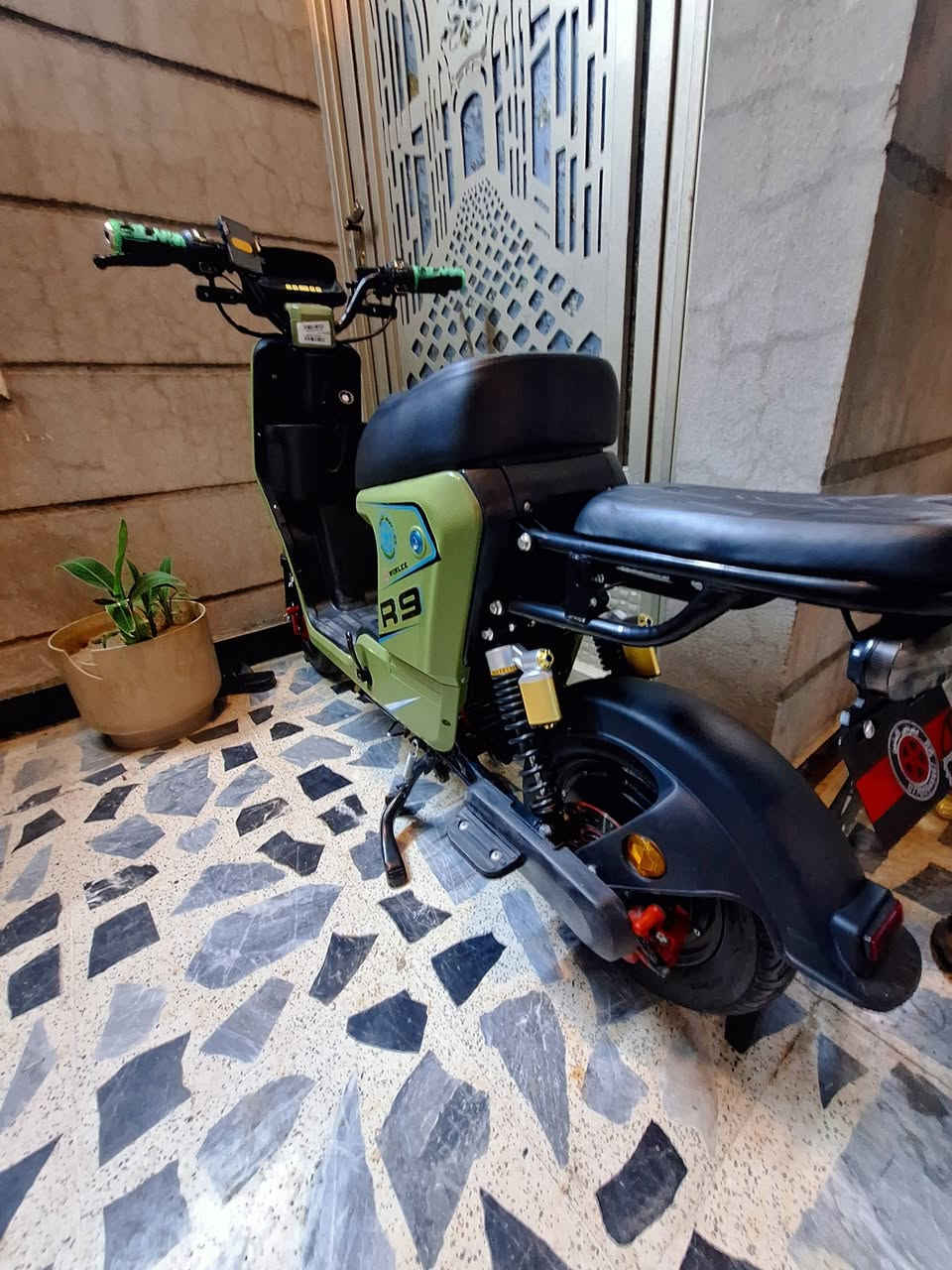 السلام عليكم ورحمة الله وبركاته
R9💚مكفوله بتراب الشركة
لون زيتوني فاتح

دراجة موديل٢٠٢٦مكفولة مستخدمه بس شهر واحد
ملف٢٠٠٠حقيقي
شاشة DJTL
بريكات خلفي امامي دسك 
بلوتوث 
نظام R الرجوع للخلف
اربع سرع
سرعة١٠٩حقيقي(٨٠)
بطاريات ٣٢امبير تمشيك٩٠كيلو حقيقي
السعر٤٩٥ و بي مجال بسيط و المو شراي لا يكسر ابسعره متفيد هاي السوالف👍🏻

مكاني كركوك الاسرى و المفقودين


**إذا كنت صاحب هذا الإعلان وتريد حذفه لأي سبب، رجاءا أرسل رسالة إلى الدعم الفني**