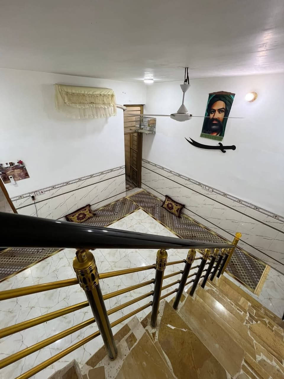 🏡 دار سكن للبيع بيع مستعجل سعر ( 115) وبي مجال
– حي الفرات

📍 الموقع: حي الفرات قريب على شارع الصب

📐 المساحة: 100 متر

🏗 البناء: كونكريت

🏠 عدد الطوابق: طابقين

🔹 تفاصيل الطابق الأول:

 • طارمة

 • استقبال

 • صالة

 • مطبخ

 • غرفة نوم

 • مناور عدد 2

 • صحيات داخلية وخارجية

🔹 تفاصيل الطابق الثاني:

 • غرفة نوم

 • صالة

 • سطح

🔺#للاستفسار مراسله واتساب ع الرقم التالي 

http://wa.me/+964*********** مقتدى 📲

***********     —————————————————————

او زيارة مكتبنا

🔺العنوان:- حي الجامعة شارع عشرين مكتب وليد للعقار
