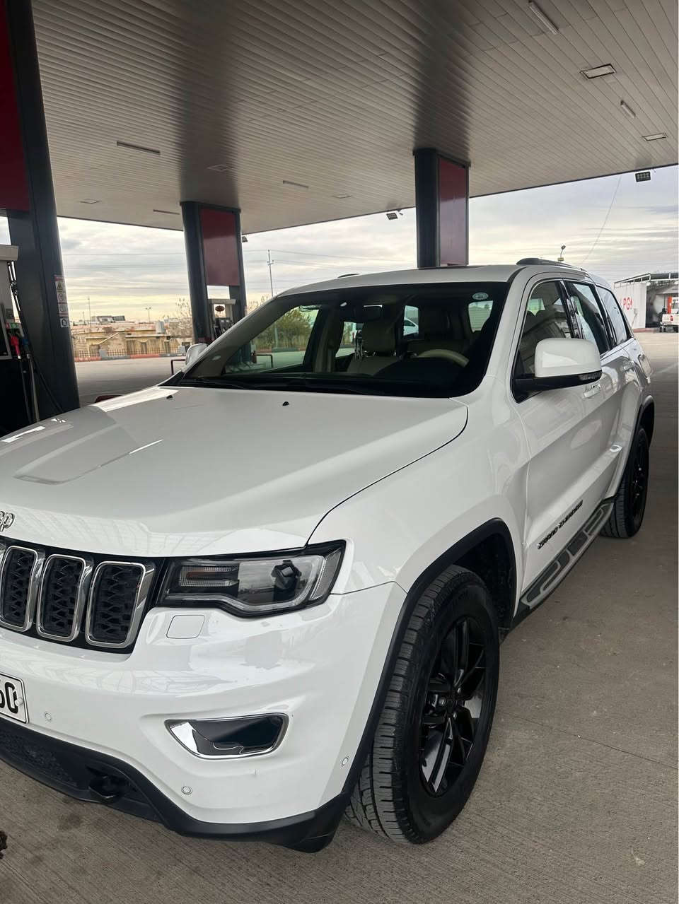 جيب گرانت شيروكي ٢٠١٩ ته نها ٦٩ مايل رؤيشتيه مواصفات لاريدو فول  خليجي 
سلايت ده بل اكسل رادار ئاوينه و دواوه حساس پيشو 
پشت گير له سوكان كوشين جلد كاربايي گير له سوكان 
 سه ياره كه ده عامي لو ده عامي هيچي نيه قوپيشتي نيه ٤ په نجه PDR هه يه له ده رگاي هه ر ديار نيه   ٤ تايه يي كؤري اصليم لو به ستايه ١٠ روژ ده بي  گيرو مه كينه ي به شه رته سونه ري نويم لو كرديه  سه نه و ي نوييه هه زه تازه كرديتم شوين هه ولير 
واتساب ***********
په يوه ندي ***********

جييب گرانت شيروكي ٢٠١٩ ماشيه ٦٩ الف مايل ققط مواصفات خليجي  لاريدو فول مواصفات  فتحه ده بل اكسل رادار مرايه رادار خلفي  حساس امامي خلفي كشنات جلد كهرباي  گيرشفط بل سترين  سياره مكفوله كفاله عامه فقط ٤ أصابع بي PDR بل باب  حتي دعاميات بشرط گيرو محرك مامفتوح بشرط  ١٠ ايام اشتريت تايرات كوري اصلي  صوره صونار جديد موجود سياره رقم سنوي جديد هزه جديد مكان سياره اربيل  
واتساب ***********
اتصال *********** أربيل, العراق
