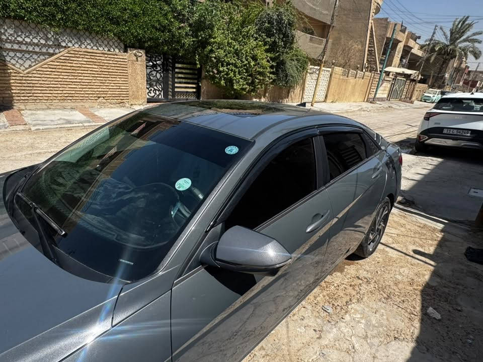 السلام عليكم. 
النترا 2024. لمتد 
محرك 2000 دوش. 
كامرات 360ْ. 
حساس امامي خلفي. 
رادار/ تحديد مسار/ توقف ذاتي/تحديد سرعه/قياده ذاتيه. 
كشنات جلد. تدفئه. 
رادار مرايه جانبي. 
معرفه مواصفات اللمتد. بعد
رقم اربيل. مضلل. سنويه 
سنويه هزه جديده السياره بسمي تحويل مباشر. 
السياره مناقصها برغي. جاهزه شغل واطلع. 
ادور سياره متصرف عليها تفيدك وسعري البياع شراي متفيده لان شويه متنكه. 
السعر 177$. بيها مجال بسيط. 
موجوده بغداد. الدوره. 
***********
