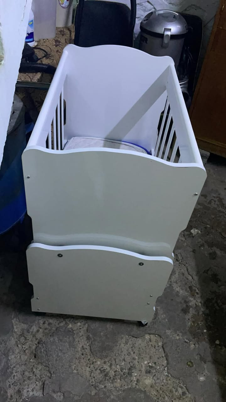 السلام عليكم
سرير اطفال جديد استخدام شهر واحد فقط بدون اي عيب شخط مابي صالح للاطفال لحد عمر ال٤سنوات واكثر بشويه
السعر يختلف اذا ويا الدوشك وترتيباته لو بدونهم
للاستفسار اكثر ***********
