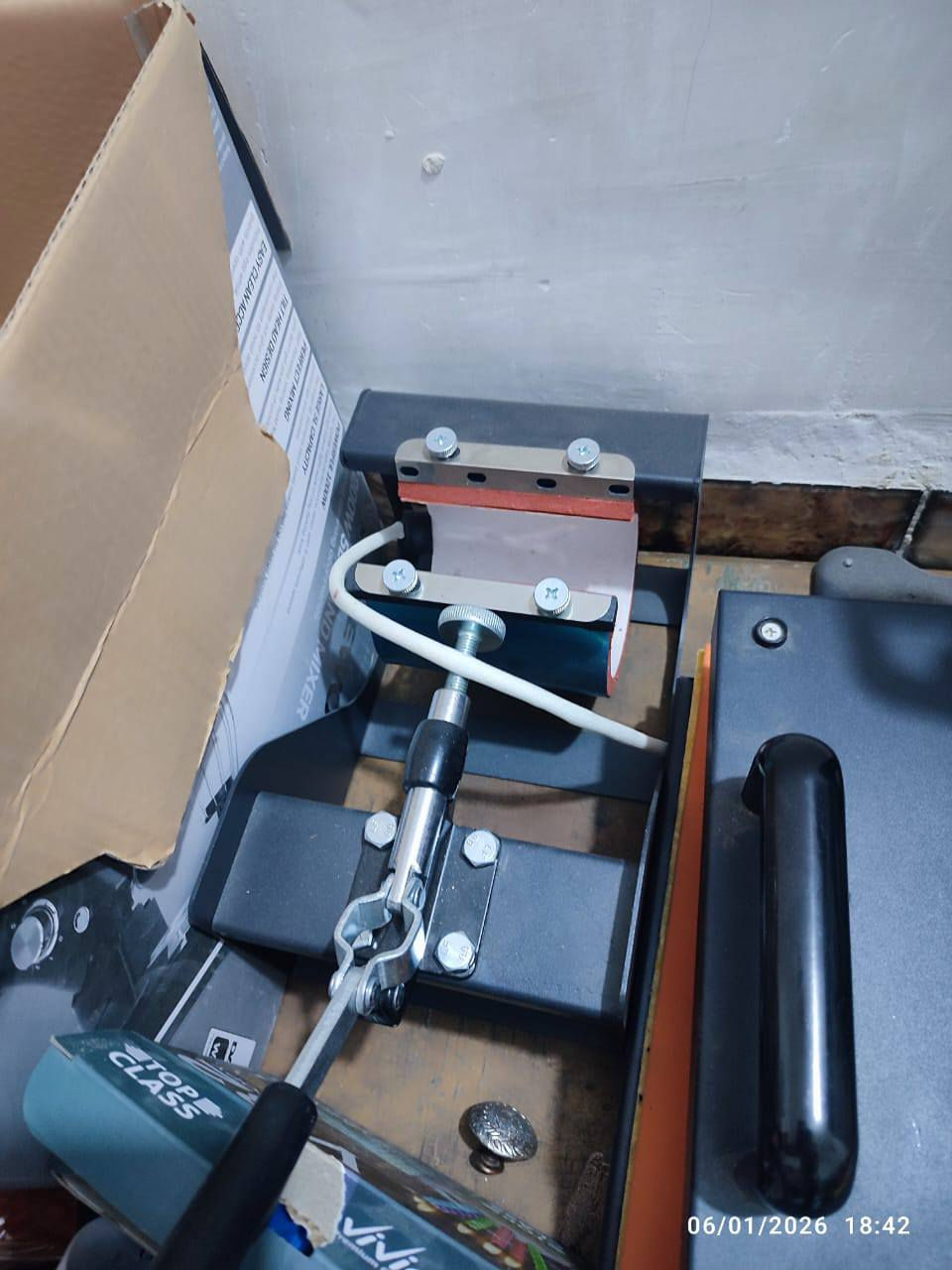 مكبس حراري 1*5 مع طابعه ابسون ست ألوان L8050 استعمال قليل جدا تاخذهن كارتون السعر 500 
***********
