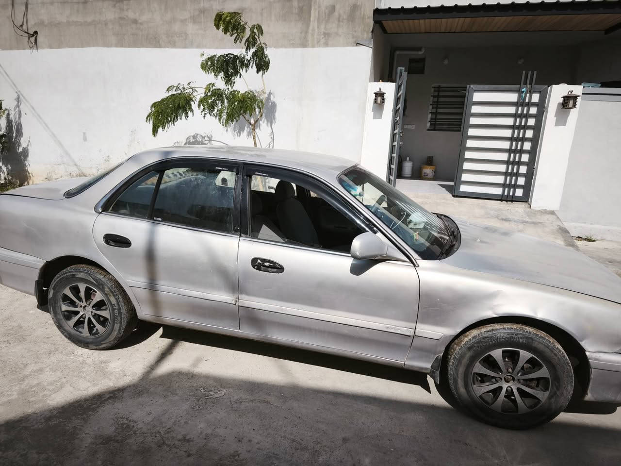 سلام عليكم سوناتو2 موديل 95رقم بغداد سعر 40 وبي مجال مكاني ديالى خانقين رقم ***********
