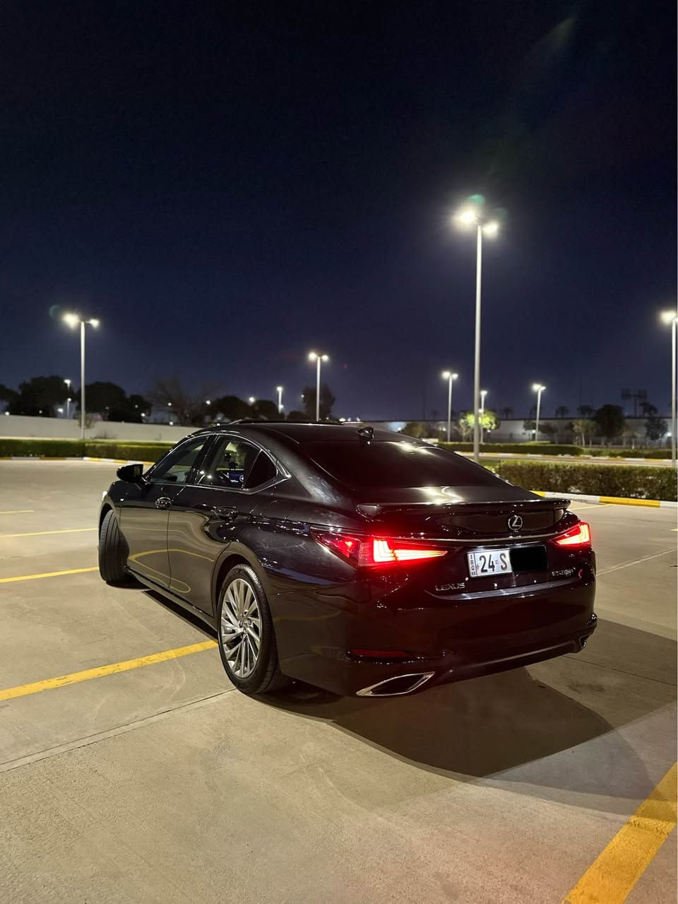Lexus ES 350 2020
سيارة رقم دهوك. كلشي جديد تحويل نفس اليوم ……
مواصفات فول 1/1 للاخير ✋🏻كشن تدفية و تبريد خزن ستريرن كهربائي و تدفية. ………   محرك 3.5 (6)سلندر مرغوب 
سيارة فقط قطعة و شبر صبغ بدون اي دواخل و ارباك بجم و ورا كبس     السيارة جاهزة بشرط اي سونار 
مكان اربيل .     *********** واتساب كورك أربيل, العراق
