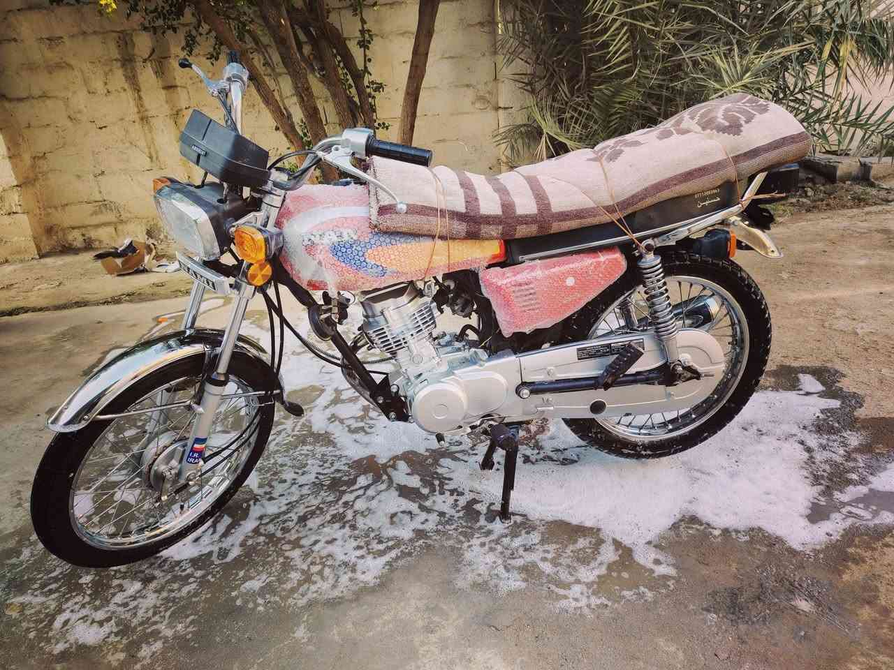 سلام عليكم دراجه البيع نامه كله اصلي مامفيلسه نضيفه سعر 825 وبيه مجال رقم الهاتف ***********
