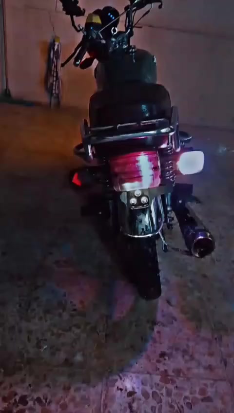 السلام عليكم 24 نازلة بل25. 5كير محرك 200. للعلم معدله لحقيقي 160 مكاني بغداد الدورة ابو دشير سعر 750 ترتيباتهة خارجية بصيطة جدن موضح بلفيديوات هورنات سيدان تايرات تايلندي جدد وبنزات جدد ما مبدل شي بعد ابد علة وضع لشركة مراوس ب4كير 27 أو 26 أو 25 حتلو راس براس ماريد فرق *********** علمن بيهة ورقتين فقط مو اصليات
