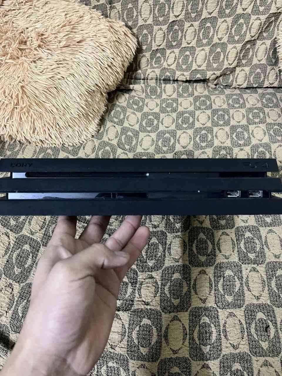 السلام عليكم 
بلي 4 برو مهكر نظام 9 
نظيف بمعنى الكلمه شاهد الله عليه استخدام قليل أريد اخذ 5 
ذاكره 1تيره ويا ثنين يدات أصليات 
اي استفسار ع واتساب فقط 
*********** 
سعر 550الف
