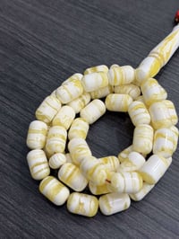 مستكه شبيه الكهرب🔥🤍 كصة كويتية و كصة بيض الحمام🩵 يوجد توصيل كافة محافض...