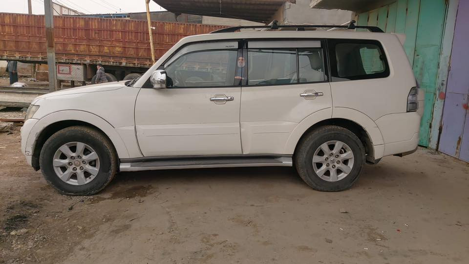 السلام عليكم 
باجيرو حبتور 
رقم : ذي قار 
موديل 2010 فول مواصفات 
مكينة :3500 
مكينة وكير مكفولات 
يرادلها تكحيلات بسيطة مبين بالصور 
📍موقعها : بغداد 
سعر 142 وبيها مجال بسيط 
***********
