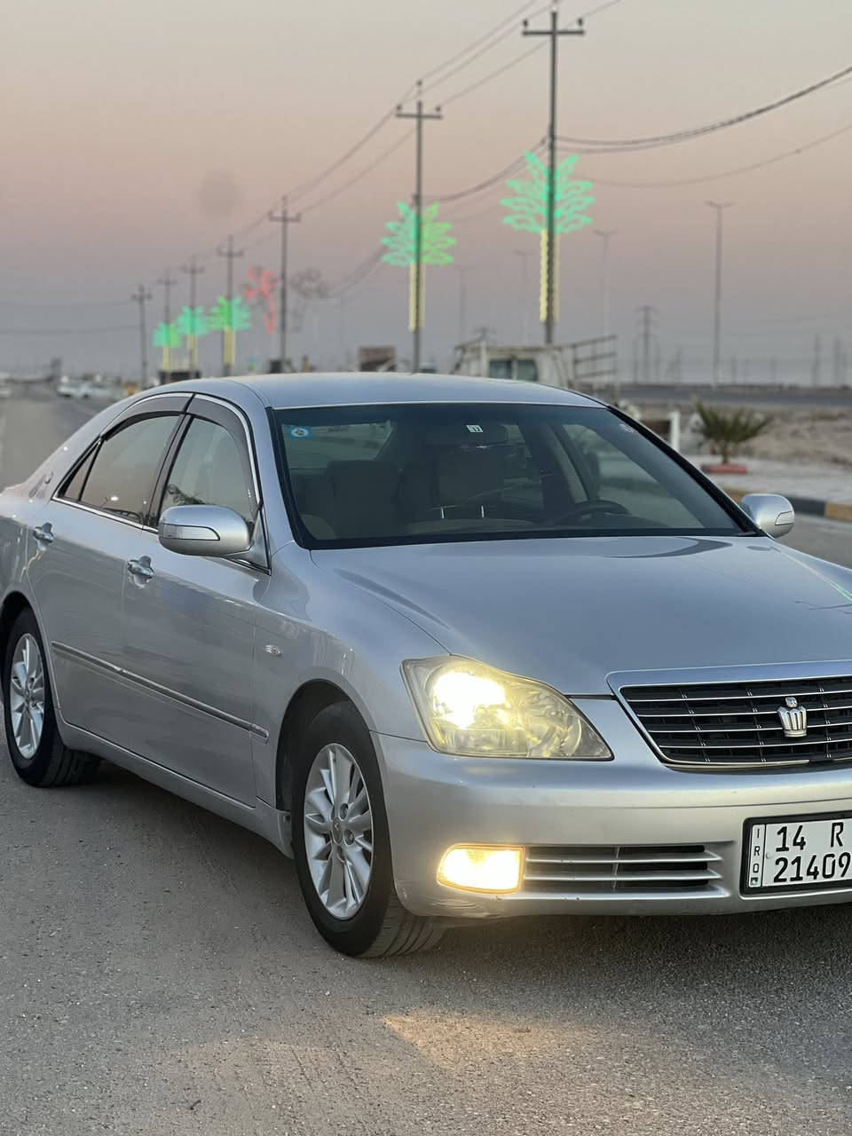 شاهينة ٢٠٠٥
رقم بصره بسمي 
محرك 6 سلندر V6 D4
تبريد قطعتين 
6 بصمات 
إشارة ترحيب عند الاقتراب
مري شفط 
مثبت سرعة 
لايت دوار كهربائي
كاميرا خلفية بلاد دوار 
كشنات كهرباء 
ستيرن كهرباء
برده خلفيه كهرباء
ويل كب نفطي جديد 
4دگم 
نظام (VSC+TRC )
مانع انزلاق ABS 
شاشة + ملاحة 
جام 4 اوتو 
تخم تاير جديد 
نظام صوتي استريو 
ومواصفات هواي 
السعر (١٢٨) مكان السياره بصره ابي الخصيب الحي العسكري 
للاستفسار :***********
