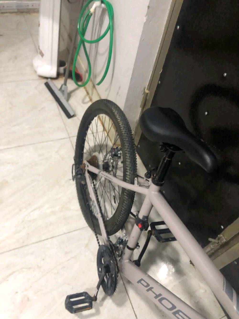 السلام عليكم 
بايسكل جبلي للبيع 
حجم 24
بي 8 مكاين خلفيات 
و3 اماميات 
بريكات دسك امامي وخلفي 
نوعية المكينة عقرب 
نوعية كلش ممتازة وقوية 
العنوان نجف نداء
*********** واتساب