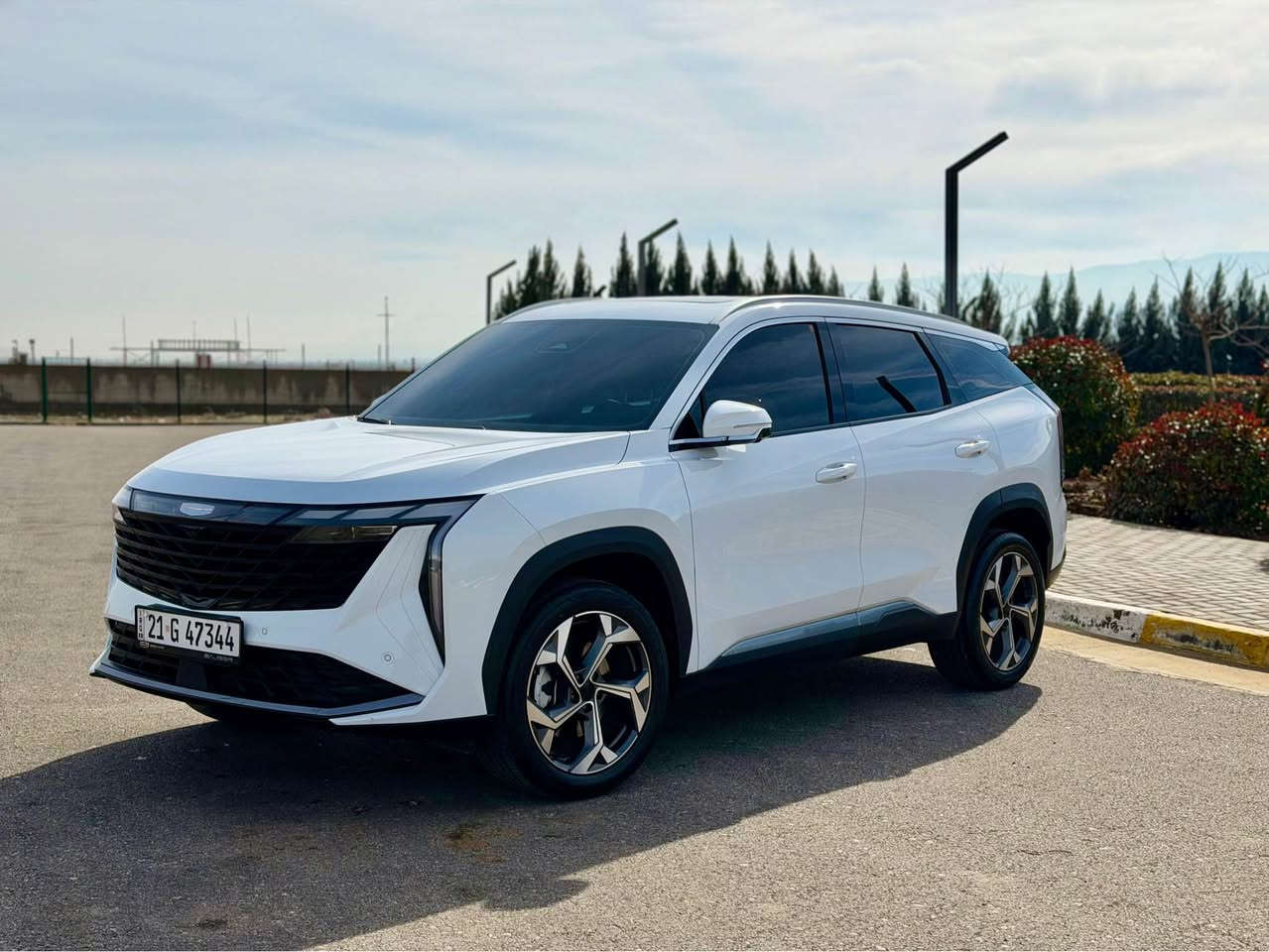 جیلی ستارڕای ٢٠٢٥

مەکینە 20  لیتر تۆربۆ 
‎• هێز: ٢١٨ ئەسپ (HP) و ٣٢٥ نیوتن مەتر تۆرک.
• گێڕ: ٧ نمرە ئۆتۆماتیک (7DCT) - دەبڵ کلاج، ک
• سیستەمی لێخوڕین  (Eco, Comfort, Sport).

✨  (مواسەفات):
• ناوەوە: شاشەی گەورەی دەستی ١٣.٢ ئینچ
• سەقف: پانۆرامای تەواو.
• کامێرا: کامێرای ٣٦٠ پلەی ڕوون (3D View).
• کوشن: کوشن جلد کوشنی کارەبایی.
• لایت: لایتی پێش و دواوەی LED بە دیزاینی ئینفینیتی.
• تایە و ویل: ویلی ئەلەمنیۆمی قەبارە ١٩ ئینچ.
• سەلامەتی: حەساسی پێش و دواوە، سیستەمی دژە خلیسک، و ئەیرباگ

    * ڕادار و خەتی جادە
    * ئۆتۆ ستۆپ
    * شەغال
    * بەسمە و برێک کارەبا
    * وایەرلێس چارج

٢١،٠٠٠ کم ڕۆیشتوە 
بەناوی خۆمەوەیە
کتابی جام ڕەشی هەیە

سعری ٢١٨ گەڵا 
*********** السليمانية, العراق
