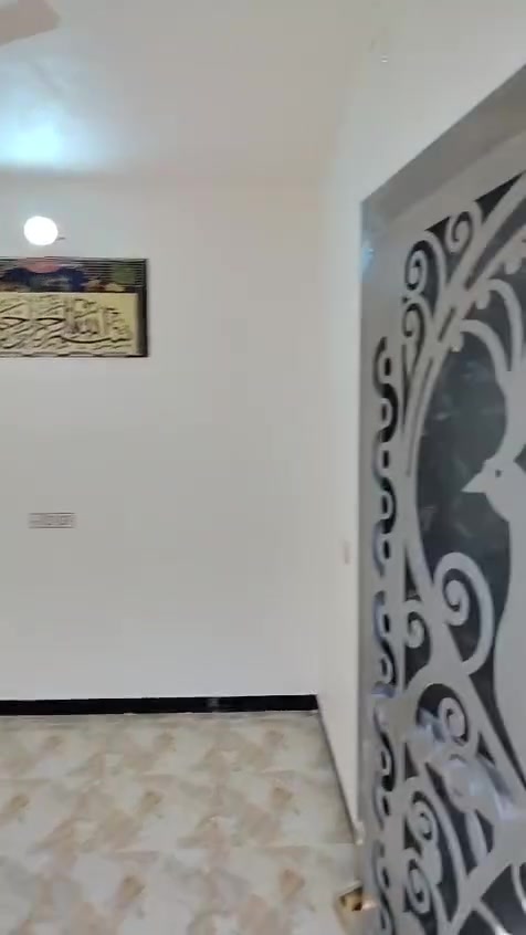 سلام عليكم مشتمل طابقين للايجار 
بناء حديث تبليط للباب مجاري وخط مولد يحتوي على غرفتين وصالتين صحيات داخليه و خارجيه العنوان بصف حي الخطيب بيت كامل من اي نقص 
الاستفسار ***********
