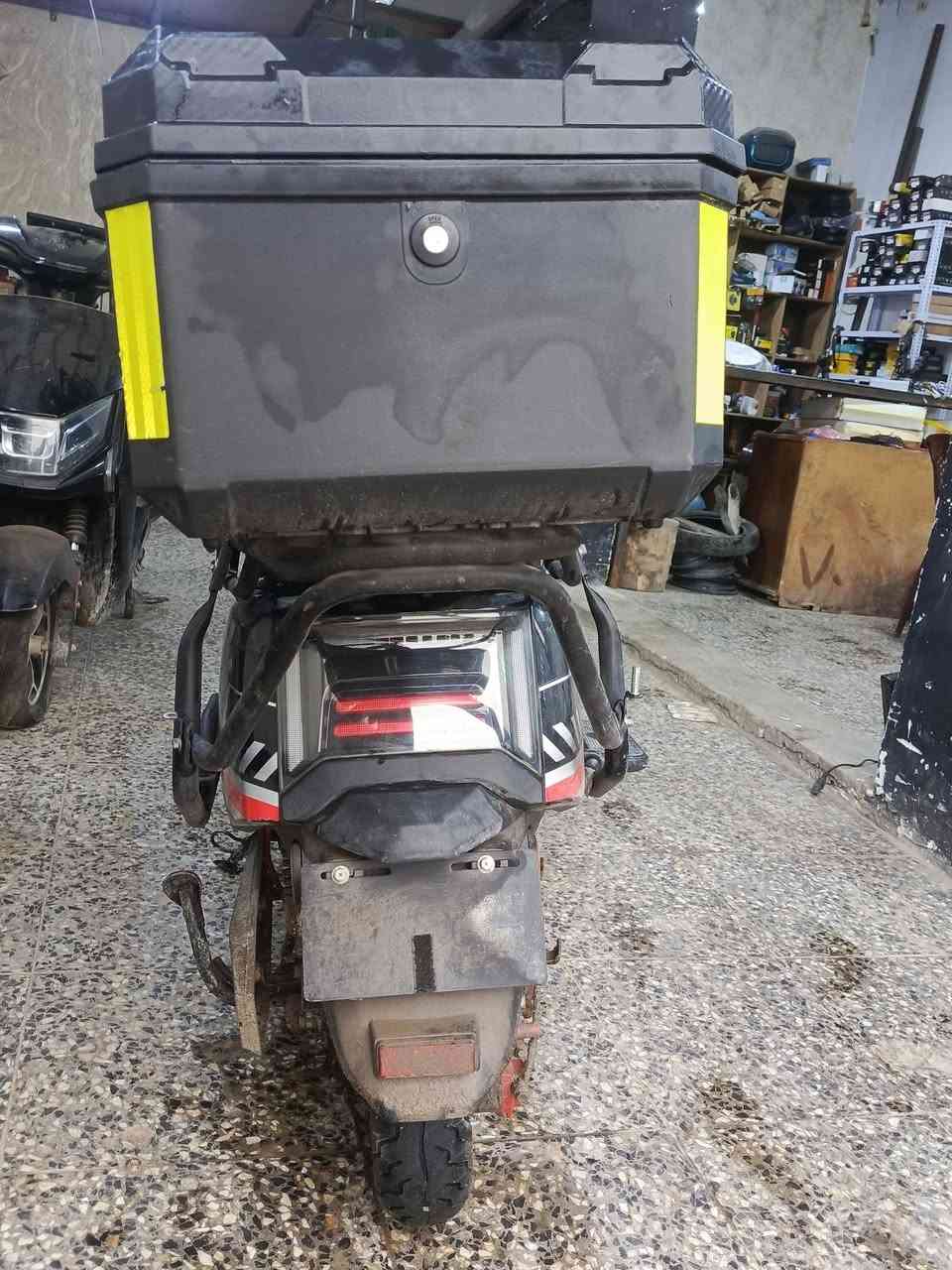 السلام عليكم 
دراجه شحن 
6بطاريات دبل 
ملف 2000
عقل2000
نضافه شبه فول شخوط بسيطه 
سرعته 99
حقيقي 80
السعر 800
بيه مجال شي بسيط 

***********
