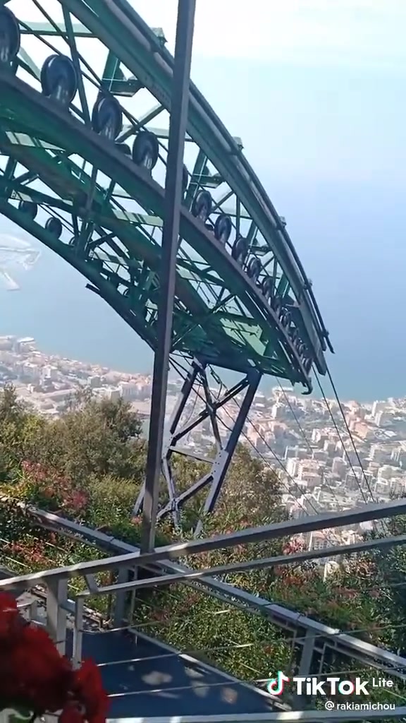 تعلن شركة المحمودية للسياحة والسفر وبكل ثقة رحلاتها إلى لبنان باريس الشرق من حيث الاجواء الخلابة ولمناظر التي تطيب النفوس. .
موعد رحلتنا يوم 5/26
سارعو بلحجز المقاعد محدودة 
وجعل عيدك مميز....
فنادق سبع نجوم
وجبة افطار بنظام بوفية مفتوحة 
نقل من المطار الى الفندق باصات حديثة
تكون رحلتنا عبر الخطوط الجوية العراقية...
وبسعر 100الف دينار فقط
فسارعو بلحجز قبل عيد الاضحى المبارك...
للاستفسار الاتصال على الارقام التاليه...
وتساب/***********
هاتف/***********
ابو اكرم الكلابي
