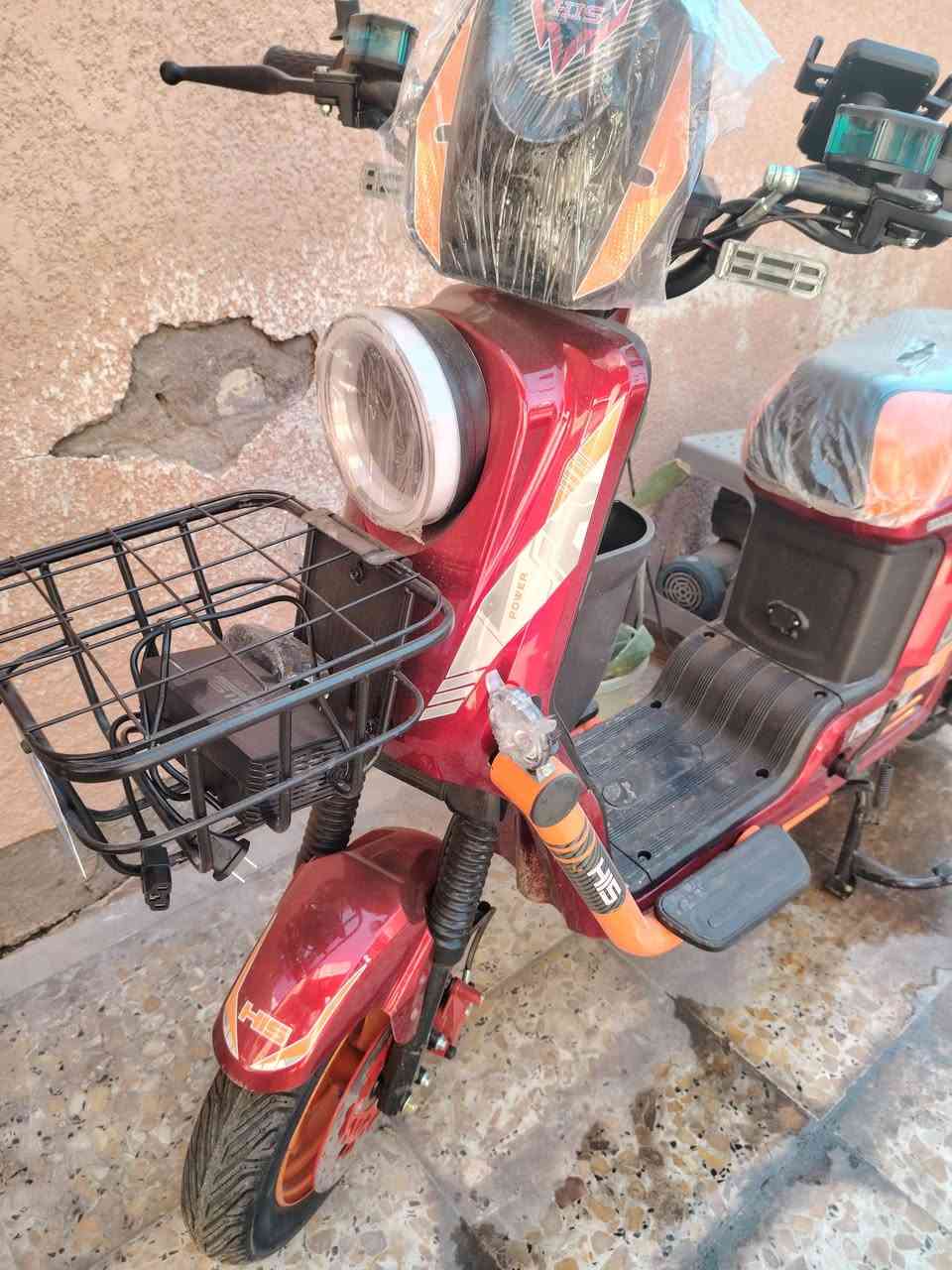 دراجه شحن جديده
صارله سبوع من ماخذها وماماشيه
بعدها مغلاف الشركه
السعر ٥٥٠
المكان البياع
*********** واتساب
