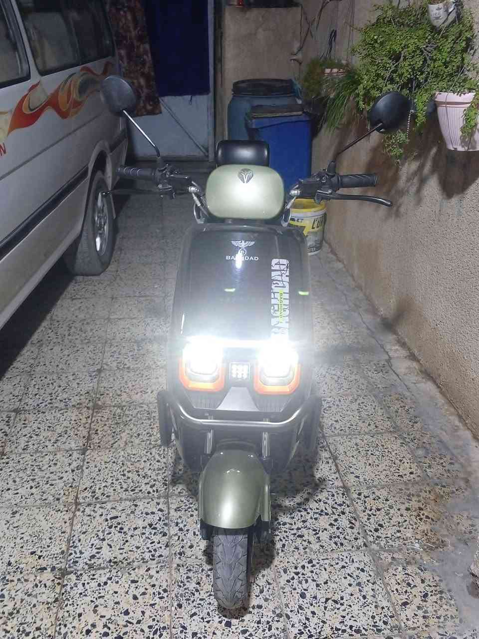 سلام عليكم ورحمه الله وبركاته دراجه شحن للبيع 2026تجي ملف 2500سرعه حقيقة 70الشحنه الوحده تمشيك 90كم وتجي سويجات٢تشغيل عن بعد ٢كارتات تشغيل ٢ السعر850للاستفسار ***********
