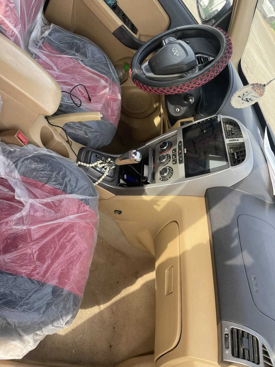 السلام عليكم تيكو موديل ٢٠١٢ شكل ٢٠١٣ السياره ماشيه ٨١ تبريد ثلج لايت زنون بيها صبغ ربع الجاملغ الامامي الايمن نقصها درايم شفت تعبان بدون خياس وبدون صبغ بس البنيد بيه جراد شوي مثل والباب مال صدر مشخوطه مموضح بالصوره رقمها بغداد بأسمي سعرها ٥٦ ورقه وبيها مجال مكاني بغداد رقم الهاتف ***********
